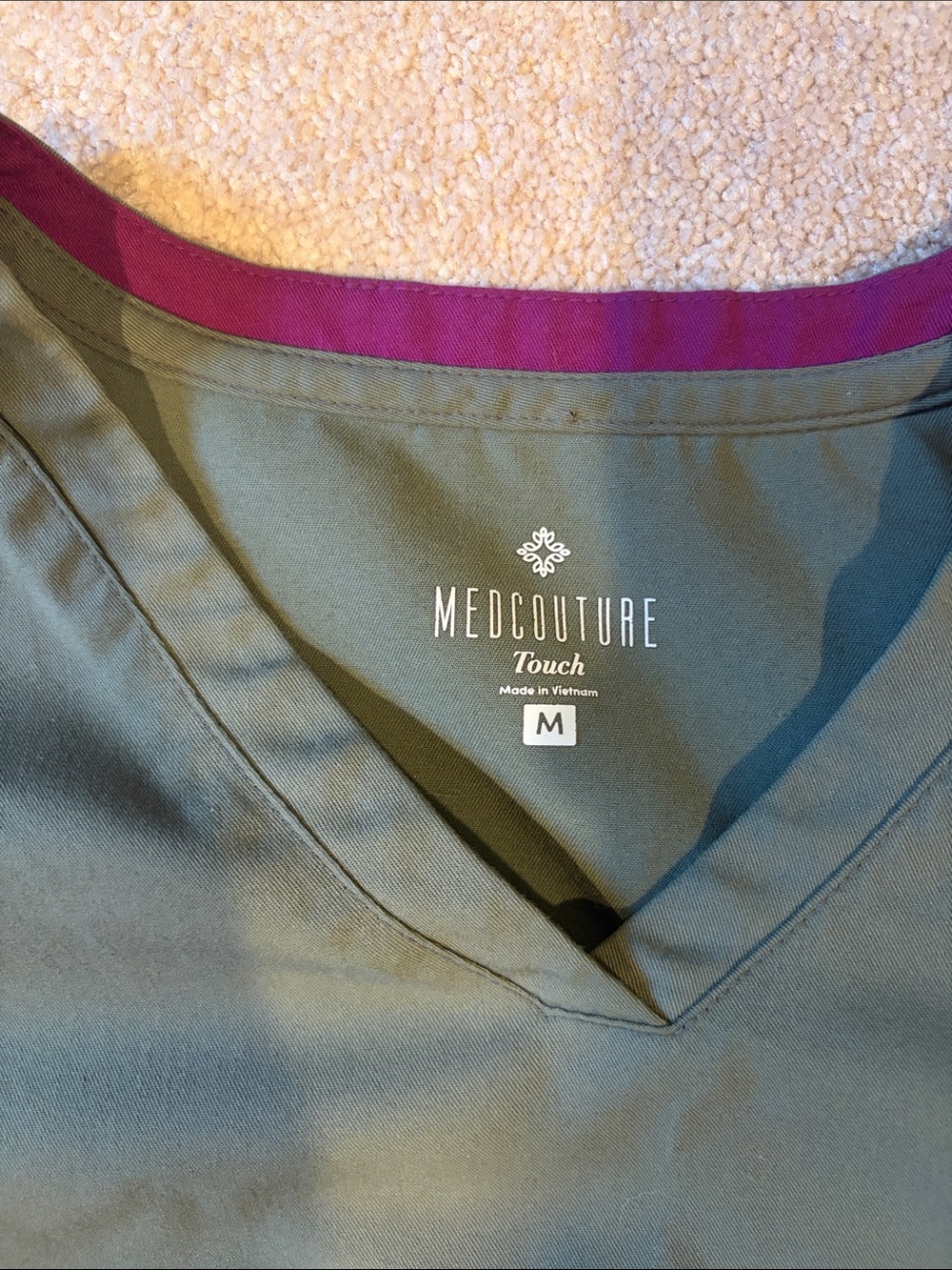 Med Couture Touch medium olive green scrub set - Picture 3 of 11
